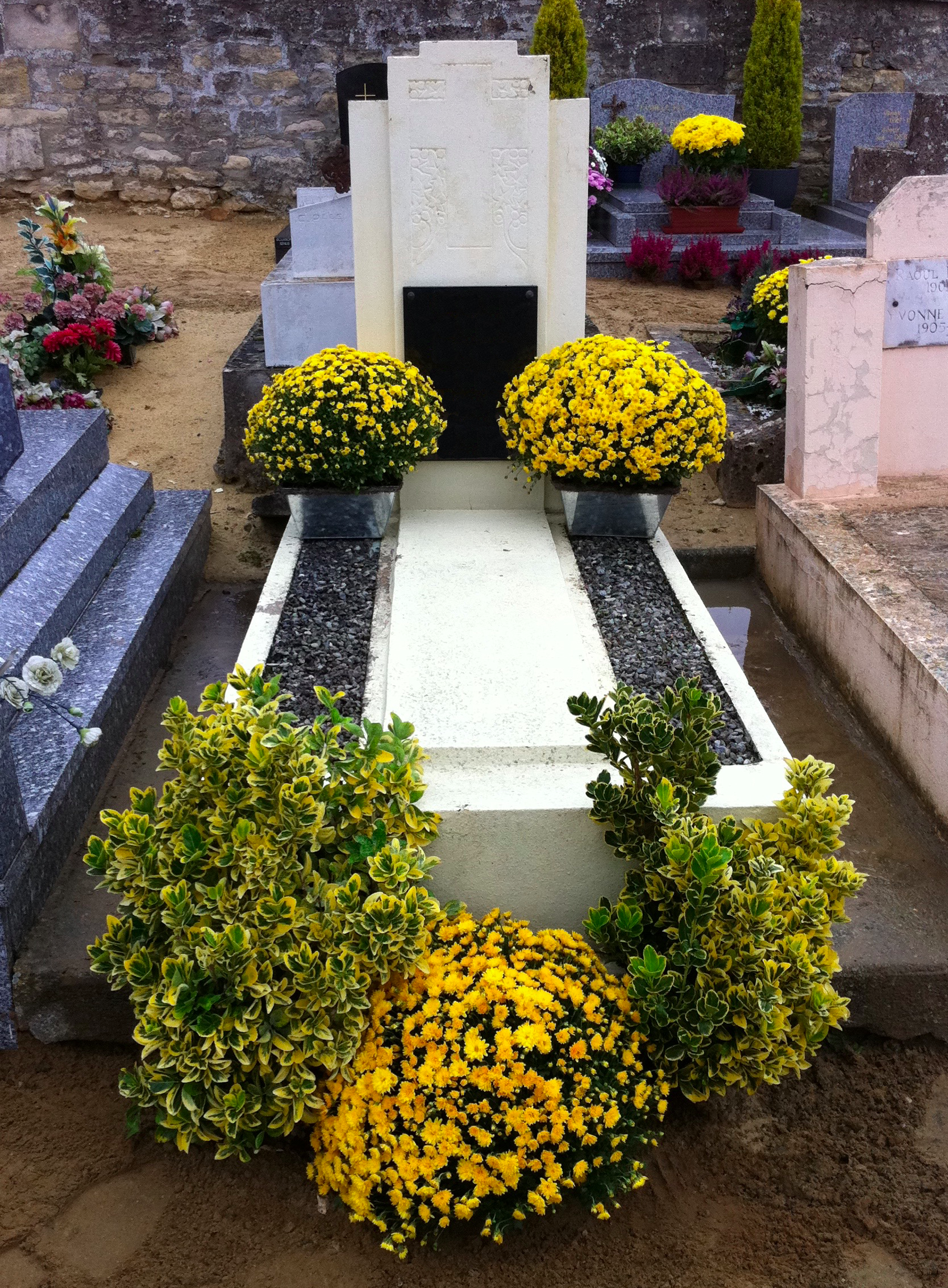 Fleuriste Corinne Delforge, Entretien de tombe Livraison de fleurs cimetières, Entretien de tombe