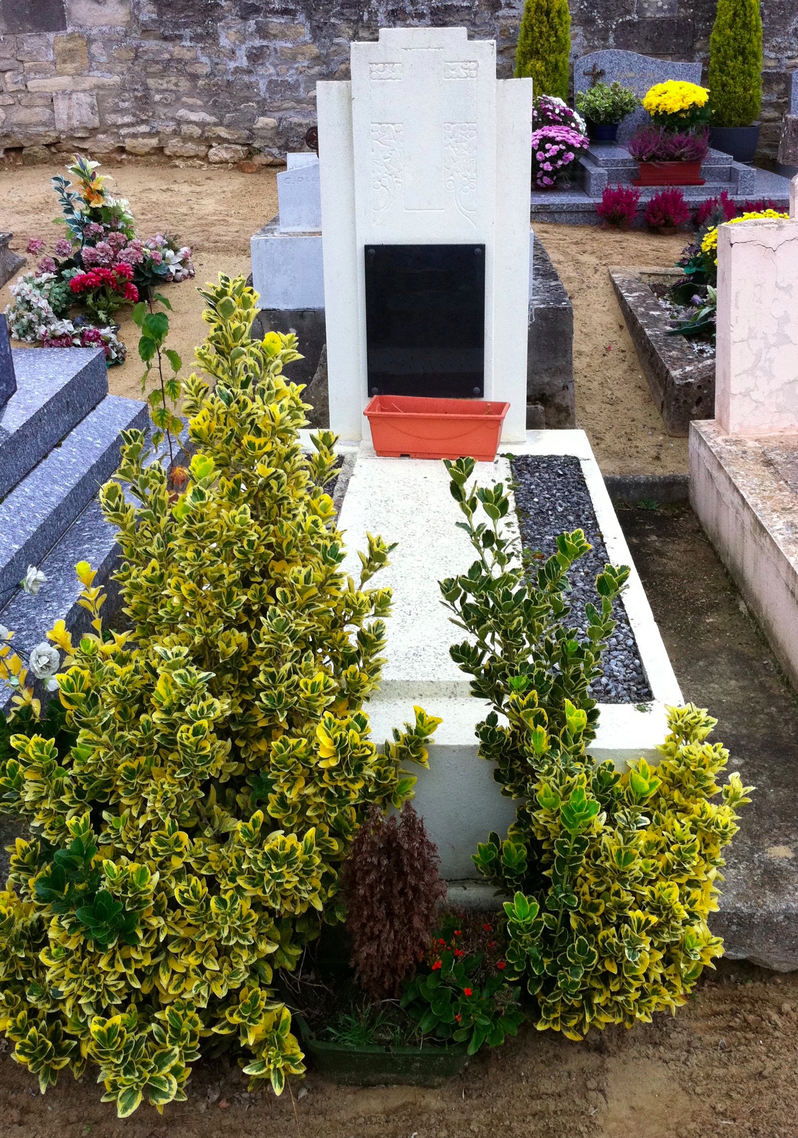 Fleuriste Corinne Delforge, Entretien de tombe Livraison de fleurs cimetières, Entretien de tombe